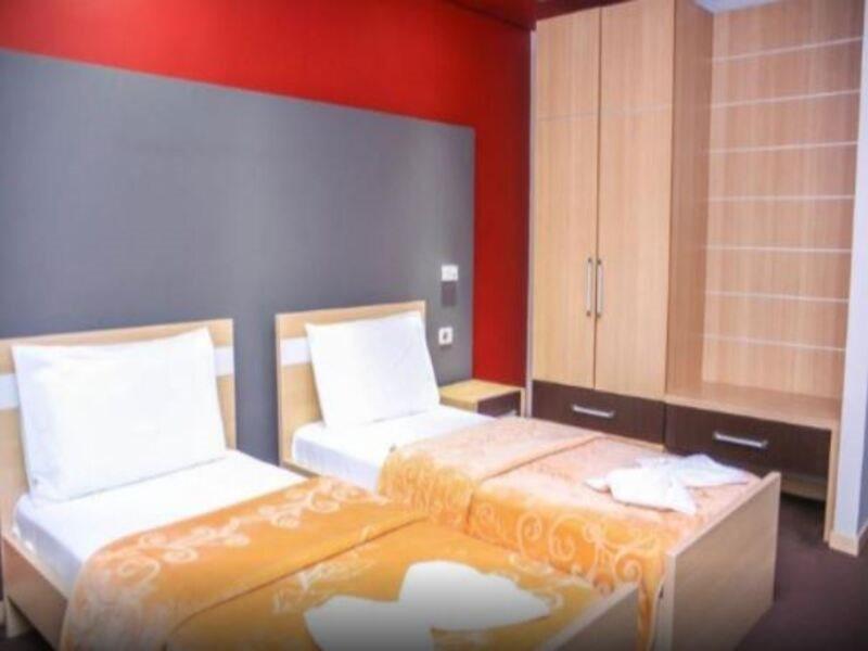 Hotel Vila Aeroport Rinas Exterior photo