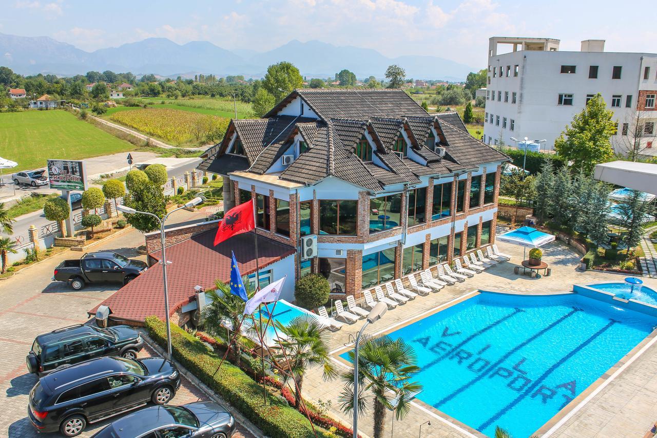 Hotel Vila Aeroport Rinas Exterior photo