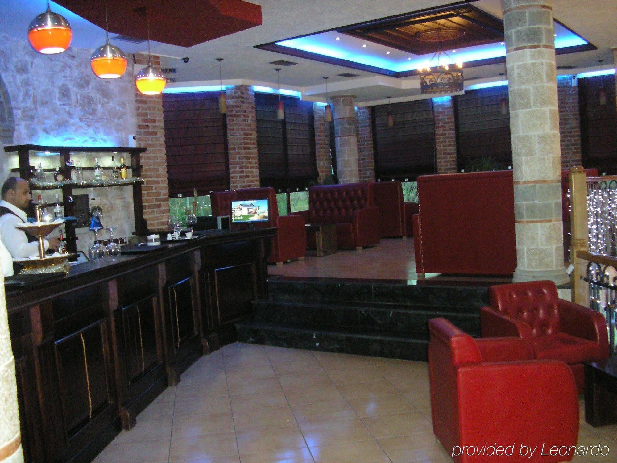 Hotel Vila Aeroport Rinas Exterior photo