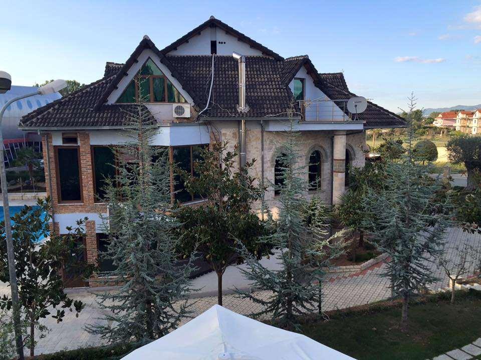 Hotel Vila Aeroport Rinas Exterior photo