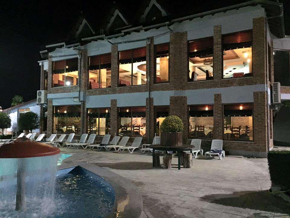 Hotel Vila Aeroport Rinas Exterior photo